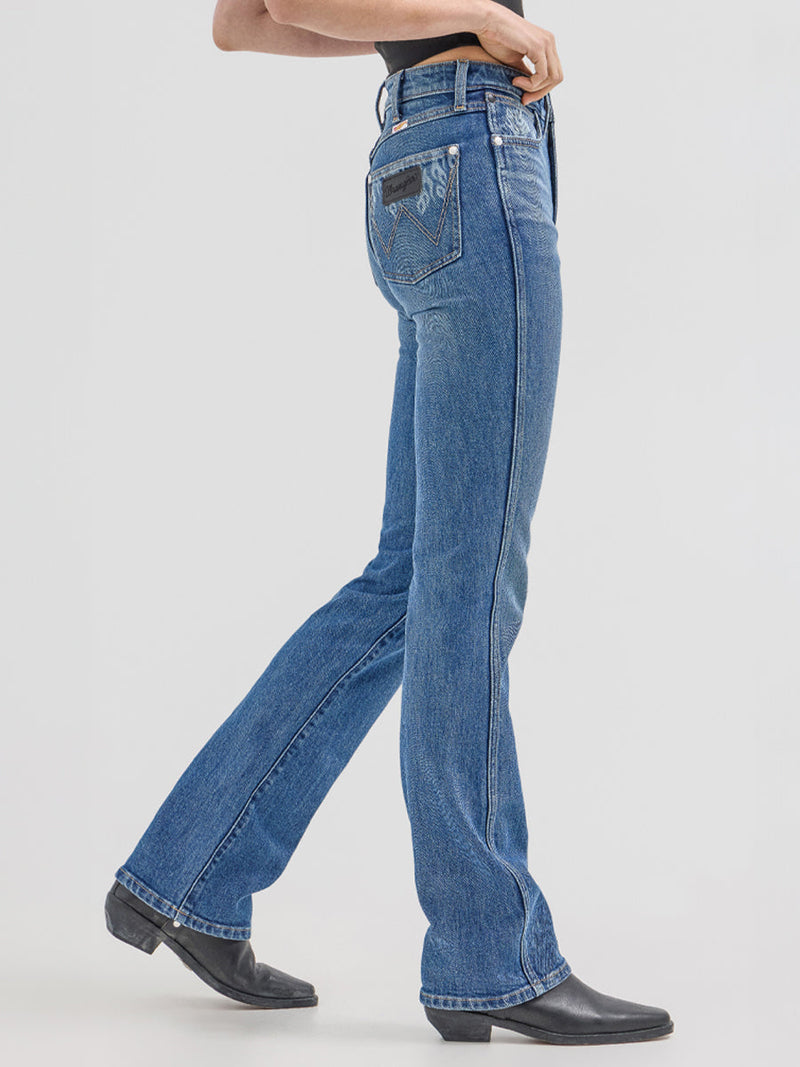 กางเกงยีนส์ผู้หญิง คอลเลคชั่น WRANGLER X HOT WHEELS BOOTCUT FIT เอวสูง ทรงขาม้า สียีนส์เข้ม