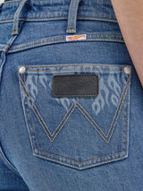 กางเกงยีนส์ผู้หญิง คอลเลคชั่น WRANGLER X HOT WHEELS BOOTCUT FIT เอวสูง ทรงขาม้า สียีนส์เข้ม