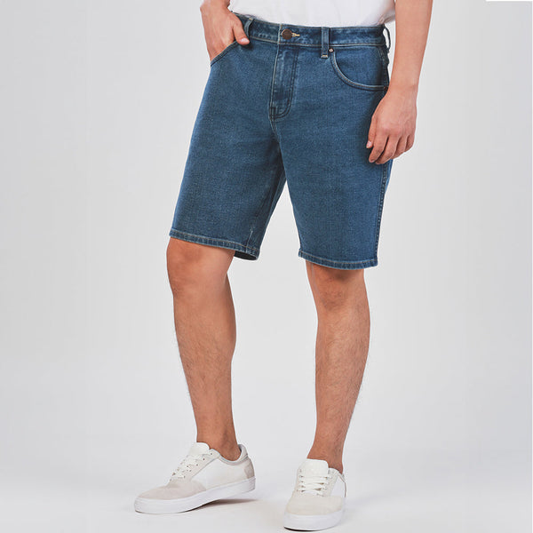 FRONTIER SHORTS FIT WRANGLER KEEPS YOU COOL COLLECTION MID RISE COMFORT MEN'S DENIM SHORTS MID INDIGO