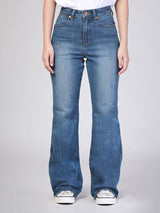 WESTWARD FIT WRANGLER KEEPS YOU COOL COLLECTION HIGH RISE BOOTCUT WOMEN'S JEANS LIGHT INDIGO