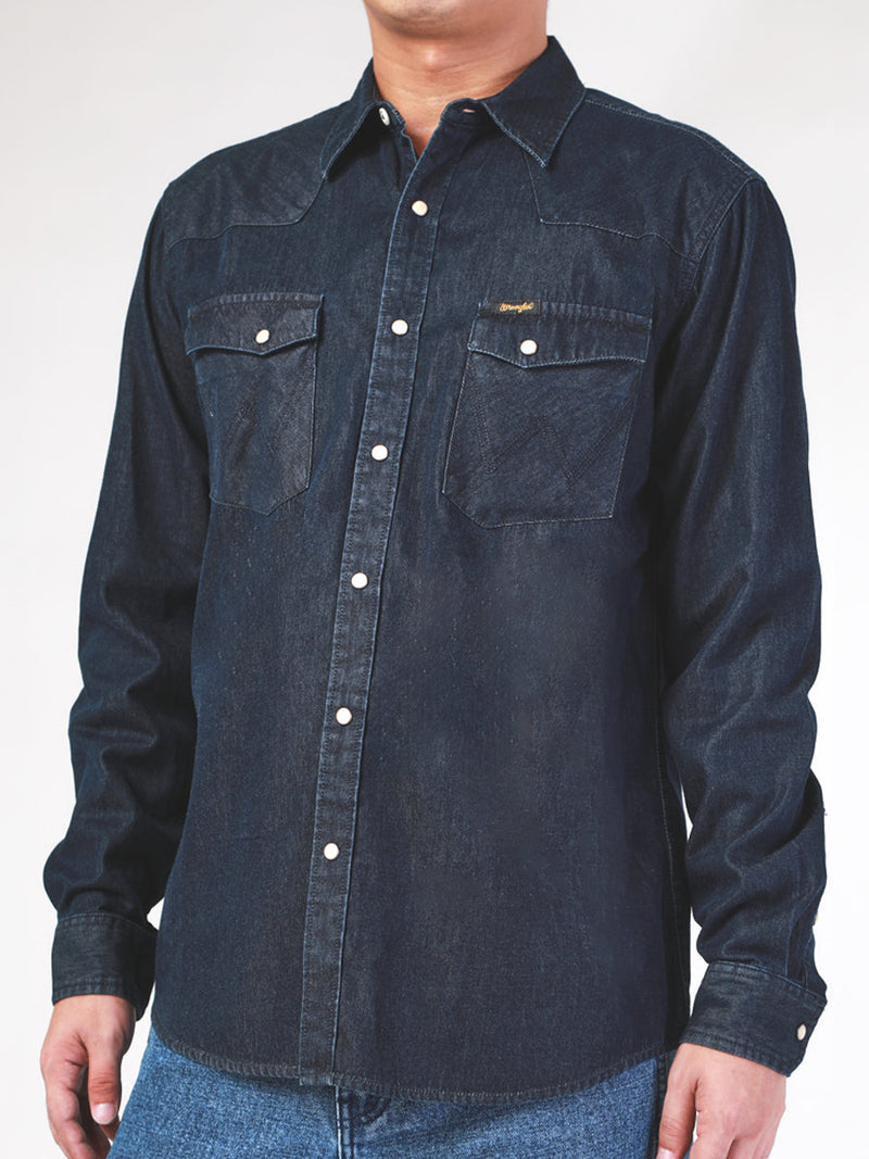 เสื้อเชิ้ตแขนยาวผู้ชาย คอลเลคชั่น WRANGLER FOR ALL ทรงตรง สียีนส์เข้ม