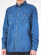 เสื้อเชิ้ตแขนยาวผู้ชาย คอลเลคชั่น WRANGLER FOR ALL ทรงตรง สียีนส์กลาง