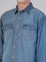 เสื้อเชิ้ตแขนยาวผู้ชาย คอลเลคชั่น LEGEND OF WRANGLER ทรงตรง สียีนส์กลาง