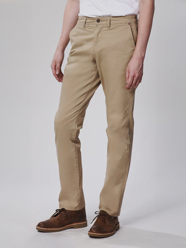 CHINO FIT LEGEND OF WRANGLER COLLECTION MID RISE REGULAR MEN'S PANTS BROWN