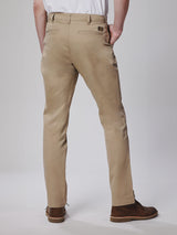 กางเกงขายาวผู้ชาย คอลเลคชั่น LEGEND OF WRANGLER CHINO FIT เอวกลาง ทรงตรง สีน้ำตาล