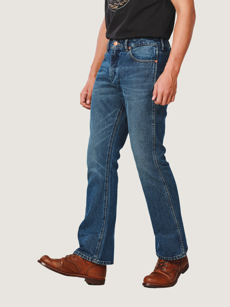 กางเกงยีนส์ผู้ชาย คอลเลคชั่น EVERYDAY WITH WRANGLER BOOTCUT FIT เอวสูง ทรงขาม้า สียีนส์กลาง