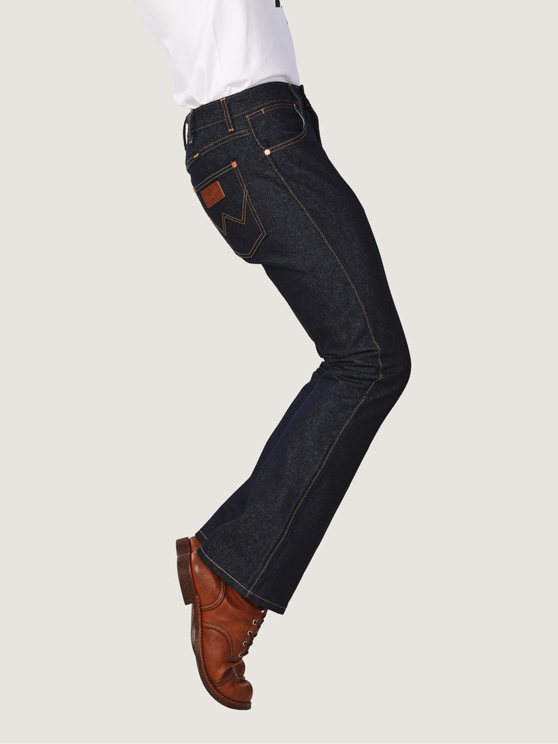 กางเกงยีนส์ผู้ชาย คอลเลคชั่น EVERYDAY WITH WRANGLER BOOTCUT FIT เอวสูง ทรงขาม้า สียีนส์ผ้าดิบ