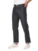 MWZ FIT LEGEND OF WRANGLER COLLECTION MID RISE COMFORT MEN'S JEANS (RED SELVEDGE) DENIM