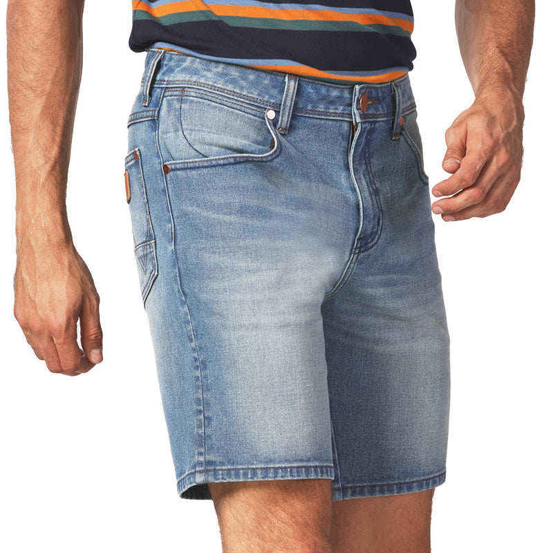 กางเกงขาสั้นผู้ชาย คอลเลคชั่น LEGEND OF WRANGLER FRONTIER SHORTS FIT เอวกลาง ทรงกระบอก สียีนส์