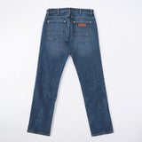 กางเกงยีนส์ผู้ชาย คอลเลคชั่น LEGEND OF WRANGLER GREENSBORO FIT เอวกลาง ทรงตรง สียีนส์กลาง